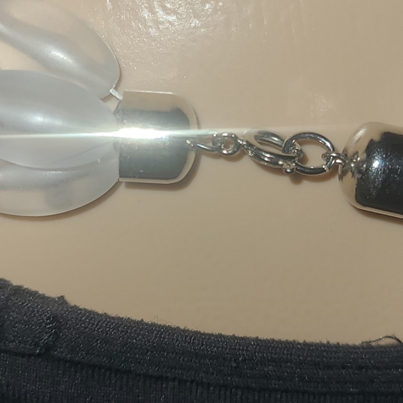 CLEAR OVAL BEADED TRIPLE STRANDED CLASPED NECKLACE - Picture 3 of 4